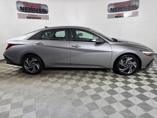 Fluid Metal 2025 Hyundai ELANTRA Limited