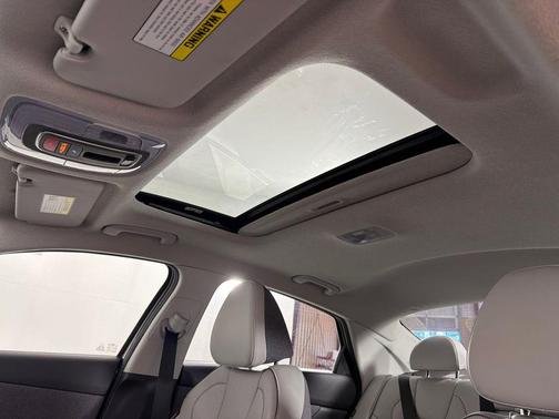 Fluid Metal 2025 Hyundai ELANTRA Limited