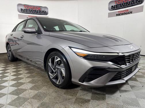 Fluid Metal 2025 Hyundai ELANTRA Limited