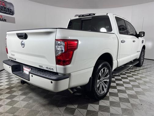 2017 Nissan Titan SL