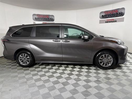 2024 Toyota Sienna LE