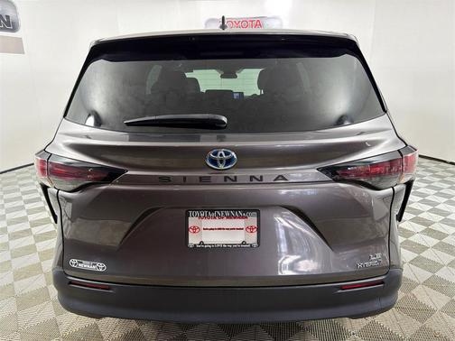 2024 Toyota Sienna LE