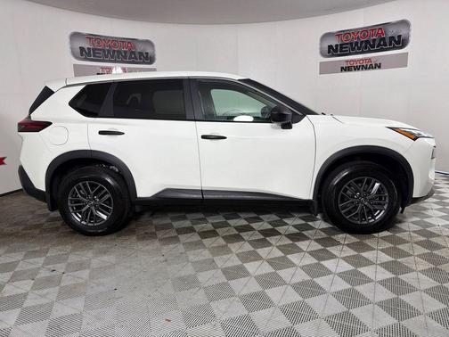 Glacier White 2023 Nissan Rogue S
