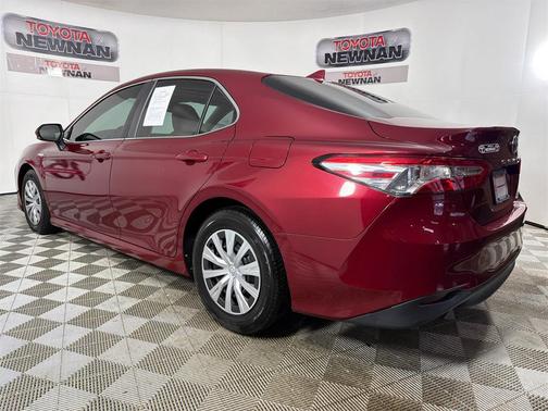 2019 Toyota Camry Hybrid LE