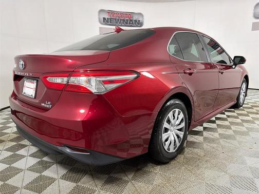 2019 Toyota Camry Hybrid LE