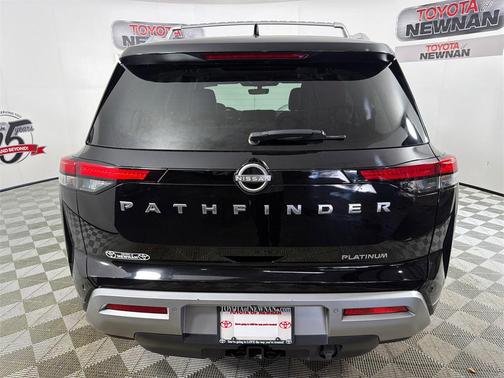 2024 Nissan Pathfinder Platinum FWD