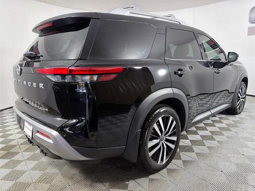 2024 Nissan Pathfinder Platinum FWD
