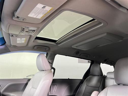 2016 Toyota Sienna XLE Premium