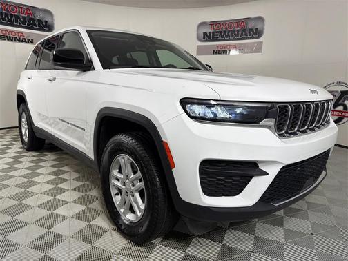 2023 Jeep Grand Cherokee Laredo