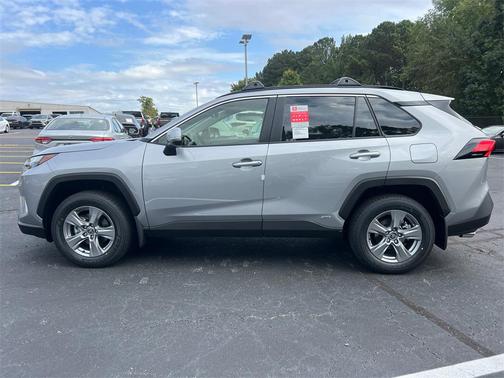 2025 Toyota RAV4 Hybrid XLE