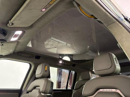 2023 Rivian R1S Adventure
