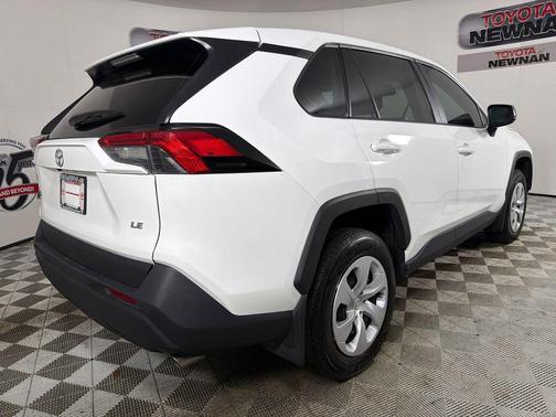 Ice Cap 2025 Toyota RAV4 LE