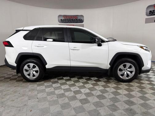 Ice Cap 2025 Toyota RAV4 LE