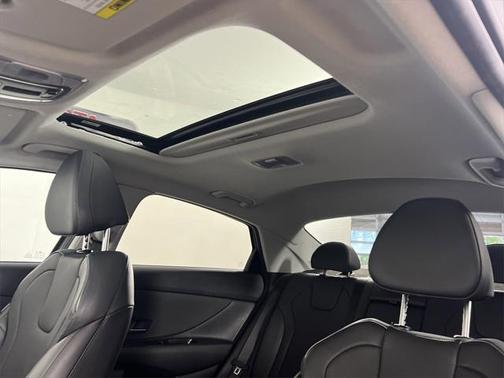 2021 Hyundai ELANTRA Limited