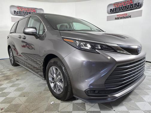 2024 Toyota Sienna LE