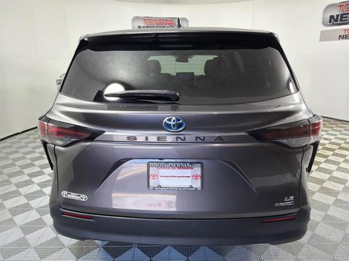2024 Toyota Sienna LE