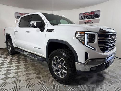 Summit White 2022 GMC Sierra 1500 SLT