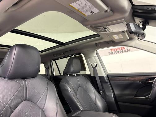 2025 Toyota Highlander Hybrid Platinum