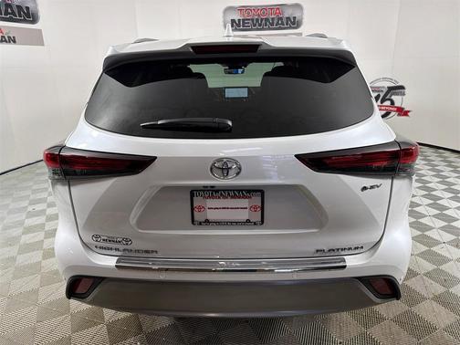 2025 Toyota Highlander Hybrid Platinum