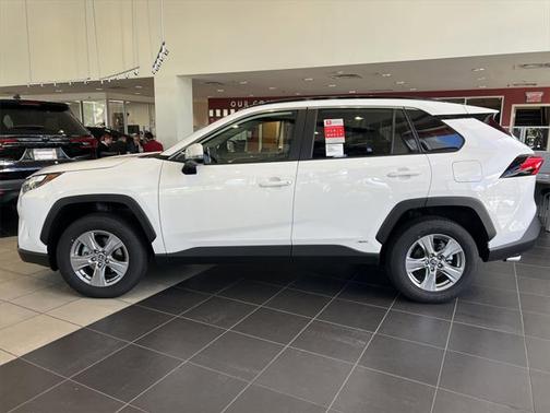 2025 Toyota RAV4 Hybrid XLE