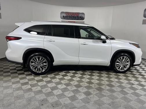 2023 Toyota Highlander Platinum
