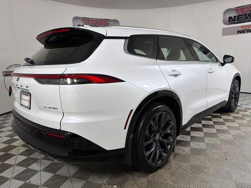 2025 Toyota Crown Signia Limited