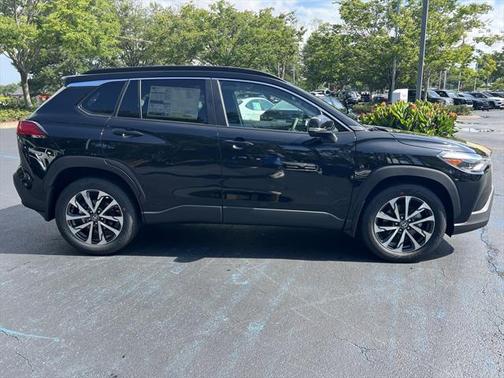 2025 Toyota Corolla Cross XLE