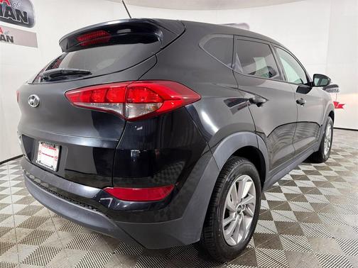 2017 Hyundai TUCSON SE