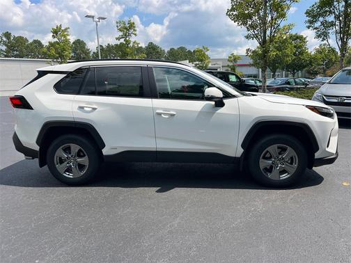2025 Toyota RAV4 Hybrid XLE