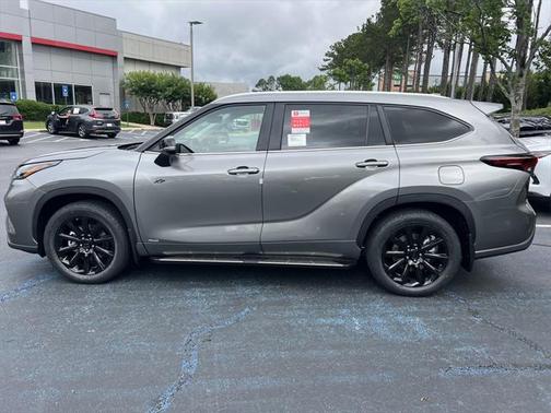 2025 Toyota Highlander Hybrid XLE