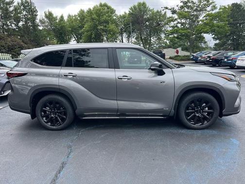 2025 Toyota Highlander Hybrid XLE