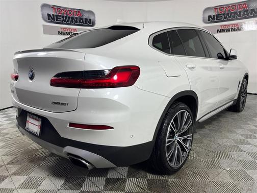 2023 BMW X4 xDrive30i
