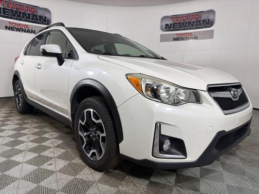 Crystal White Pearl 2017 Subaru Crosstrek 2.0i Limited