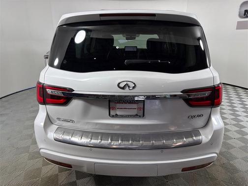 2023 INFINITI QX80 Luxe