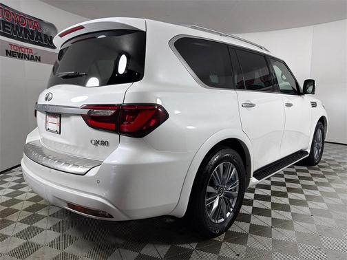 2023 INFINITI QX80 Luxe