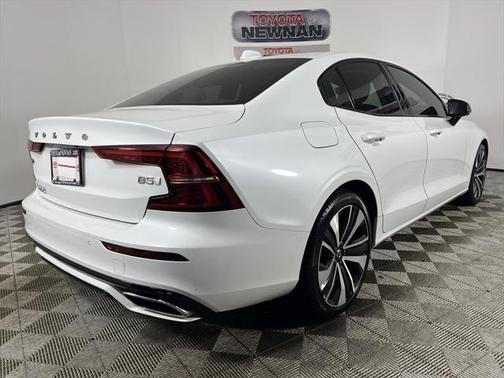 2022 Volvo S60 T5 Momentum