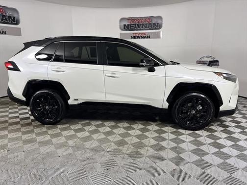 2022 Toyota RAV4 Hybrid SE