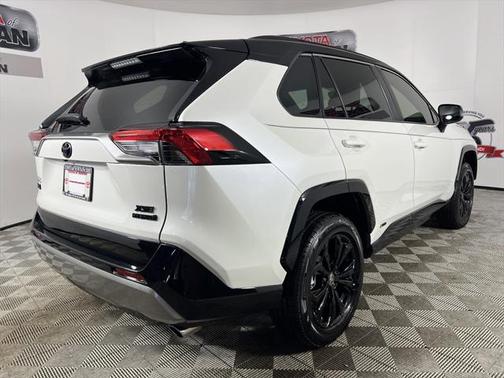2022 Toyota RAV4 Hybrid SE