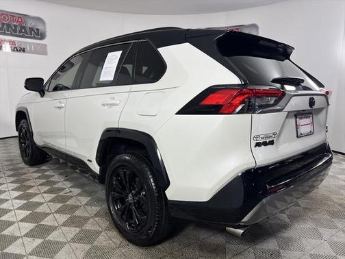 2022 Toyota RAV4 Hybrid SE