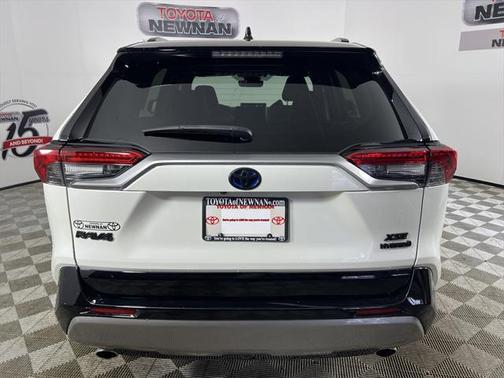 2022 Toyota RAV4 Hybrid SE