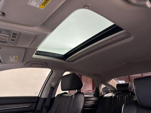 Platinum White Pearl 2021 Honda Accord Touring 2.0T