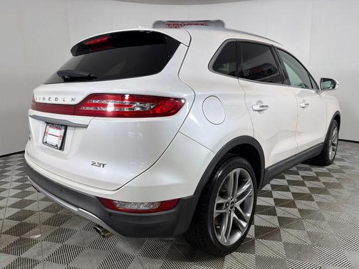 White Platinum Metallic Tri-Coat 2019 Lincoln MKC Reserve
