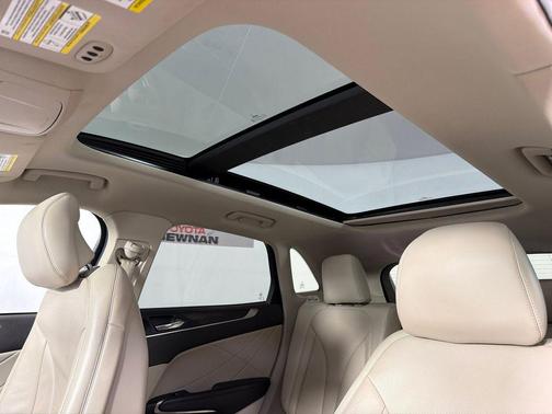 White Platinum Metallic Tri-Coat 2019 Lincoln MKC Reserve