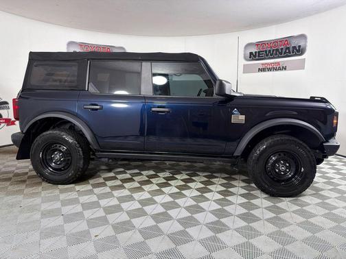 Antimatter Blue Metallic 2021 Ford Bronco Black Diamond