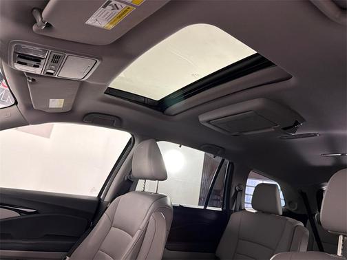 2022 Honda Pilot Touring 8-Passenger