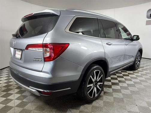 2022 Honda Pilot Touring 8-Passenger