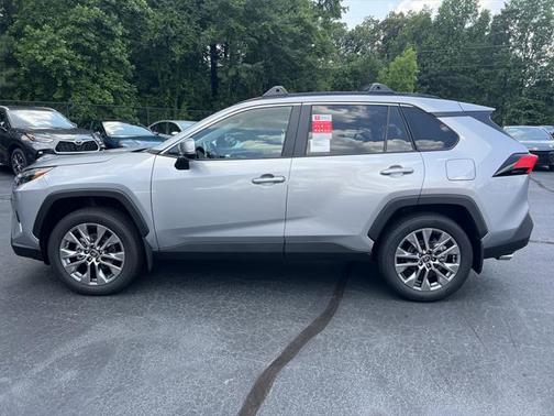 2025 Toyota RAV4 XLE Premium