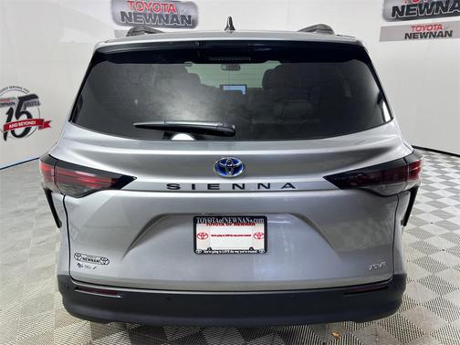 2025 Toyota Sienna XLE 8 Passenger