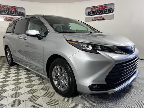 2025 Toyota Sienna XLE 8 Passenger