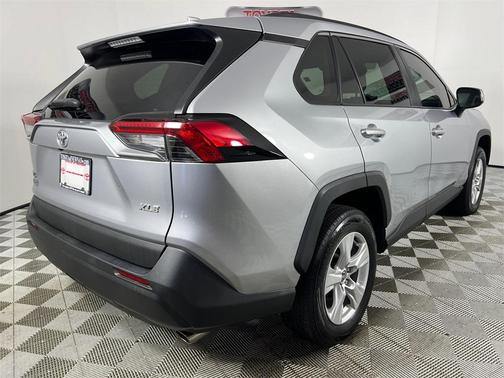 2020 Toyota RAV4 XLE